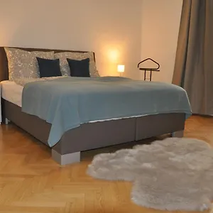 Wunderschöne Altbauwohnung In Zentraler Lage Apartment